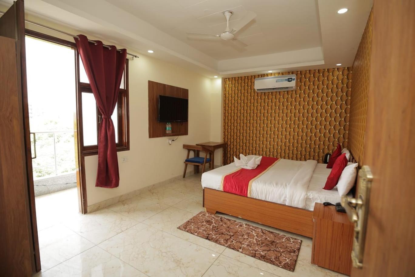 Hotel The Anvi Residency Sector 122 Noida Esterno foto