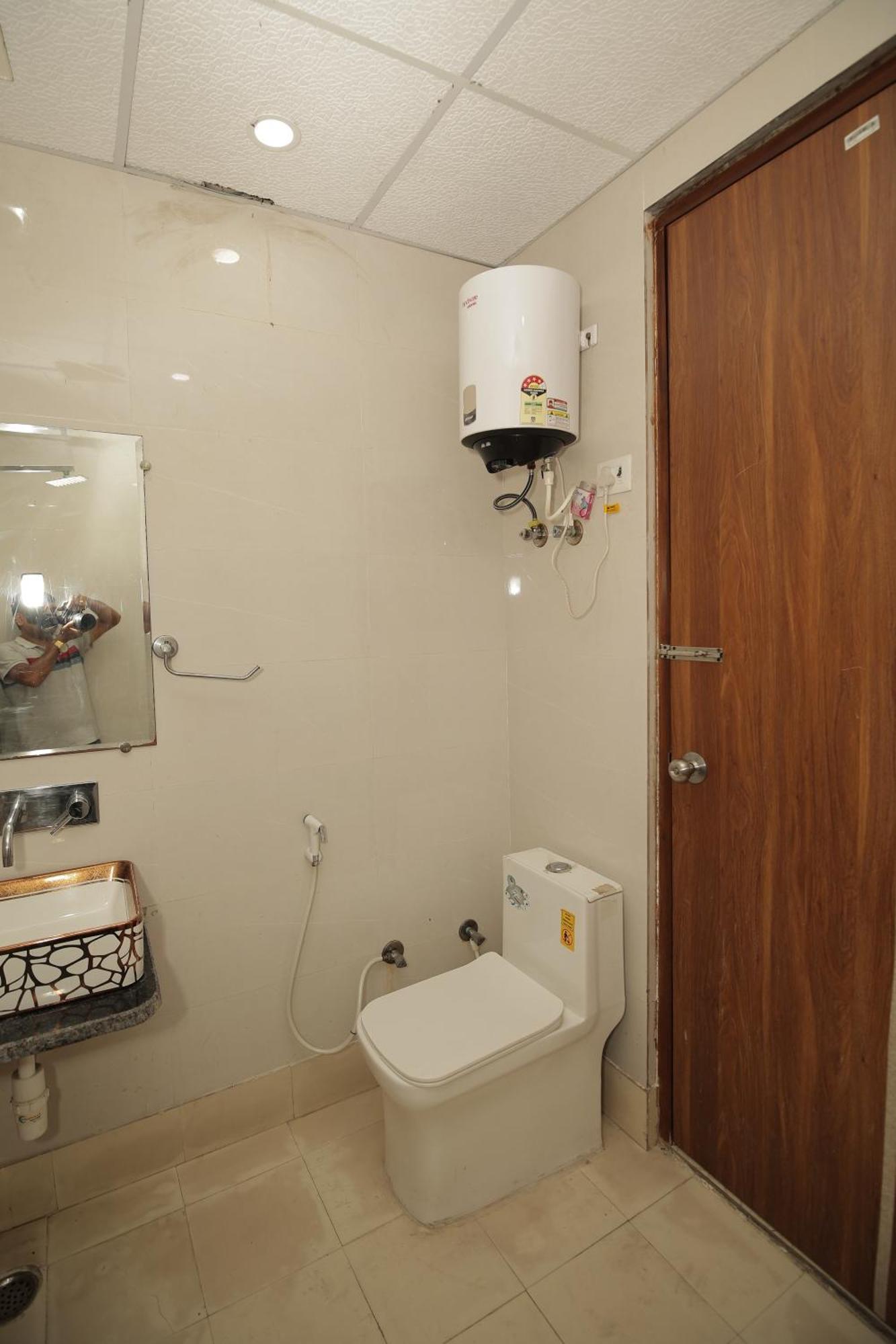 Hotel The Anvi Residency Sector 122 Noida Esterno foto