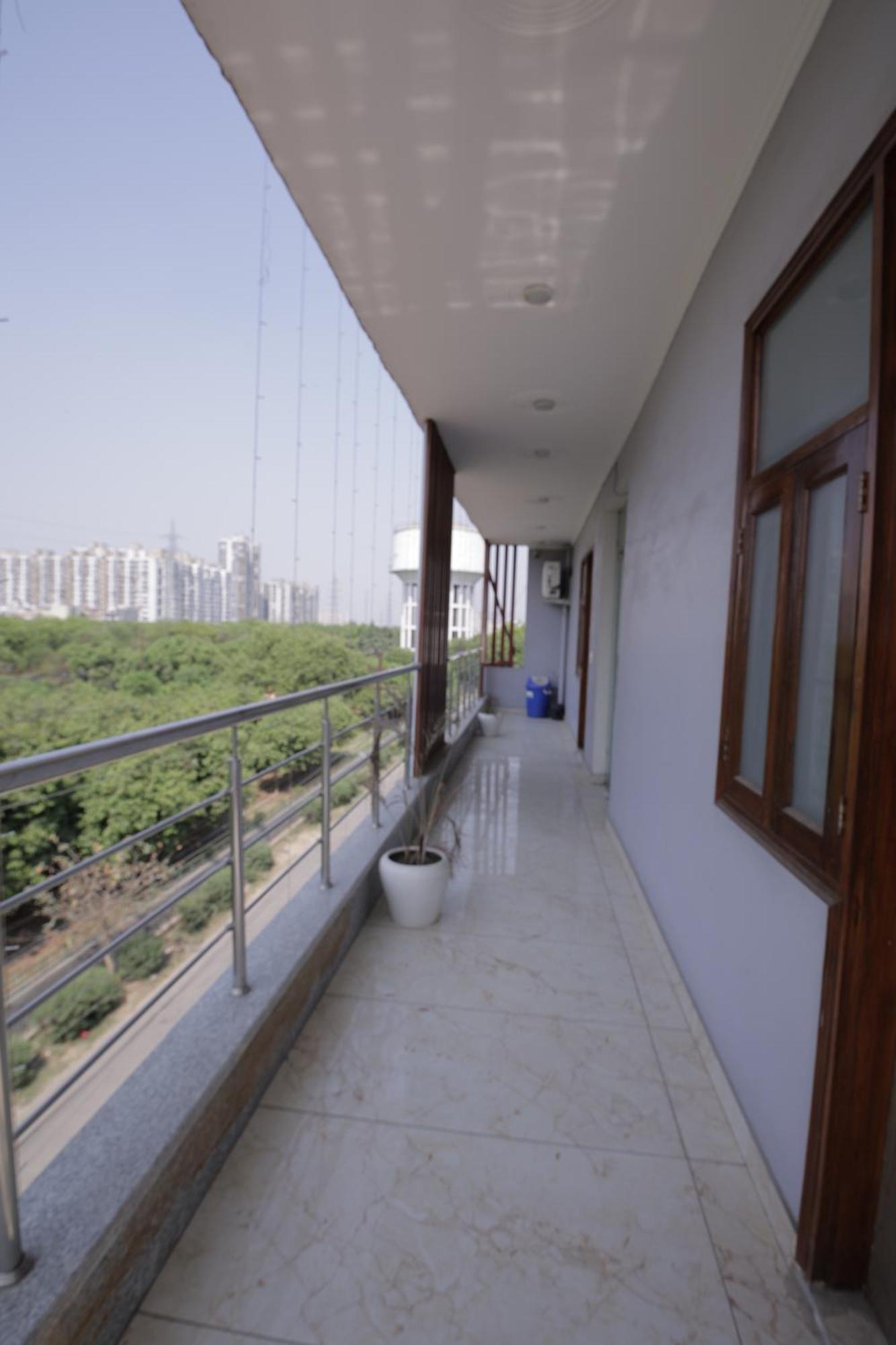 Hotel The Anvi Residency Sector 122 Noida Esterno foto