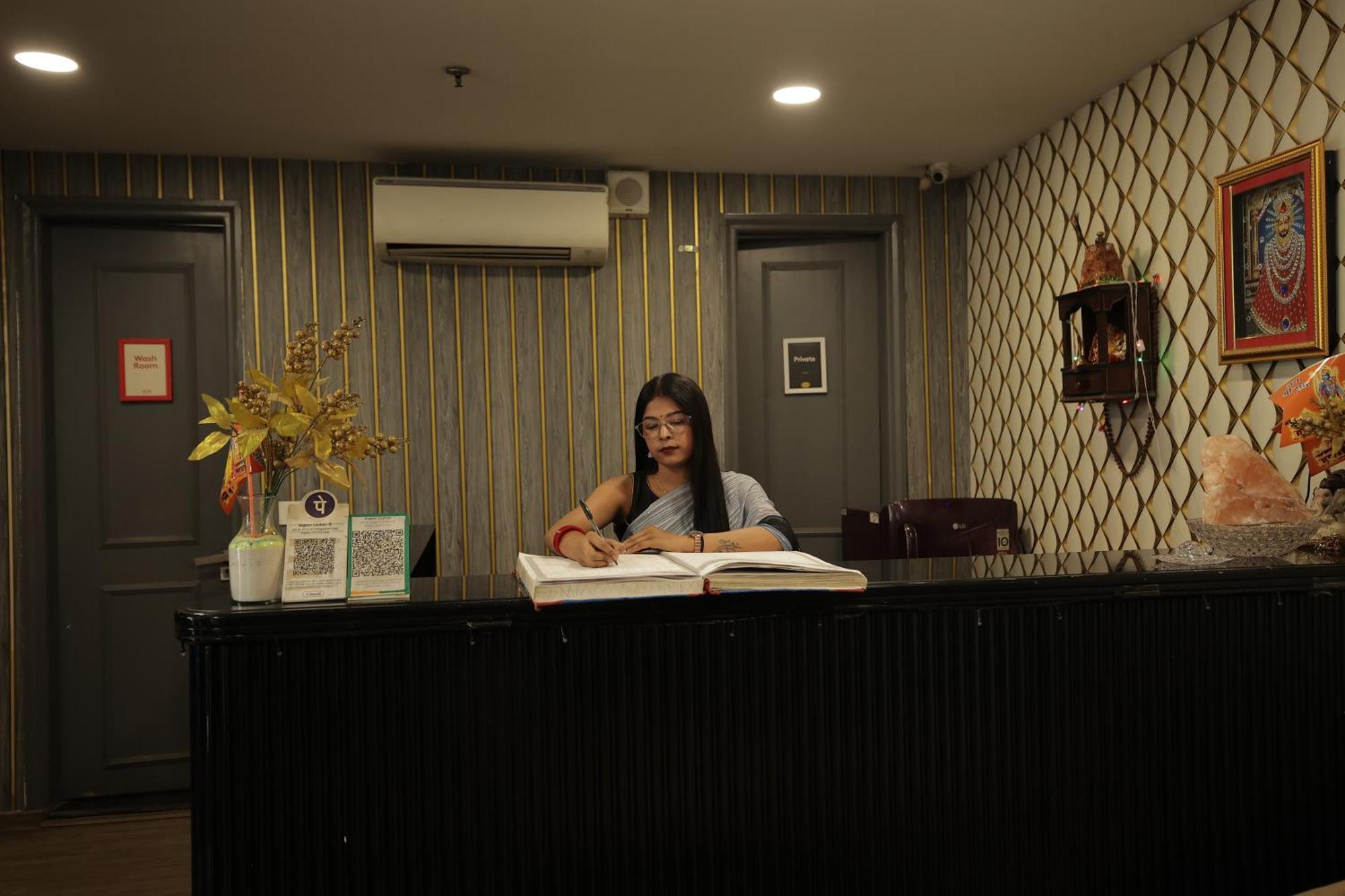 Hotel The Anvi Residency Sector 122 Noida Esterno foto